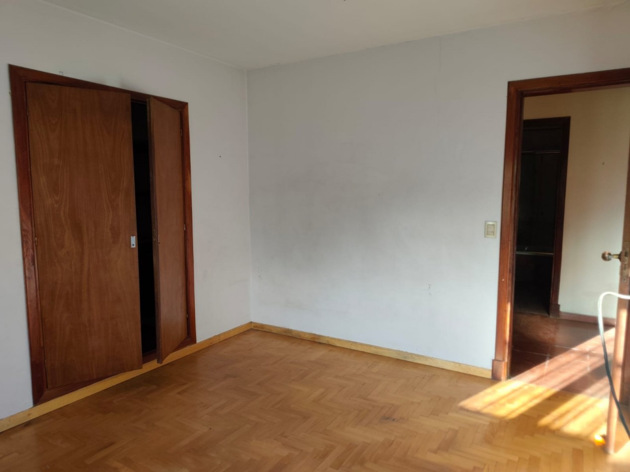 Venta Chalet en esquina- Castelar Sur