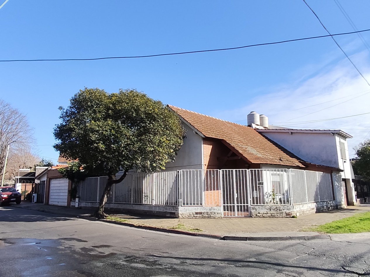 Venta Chalet en esquina- Castelar Sur