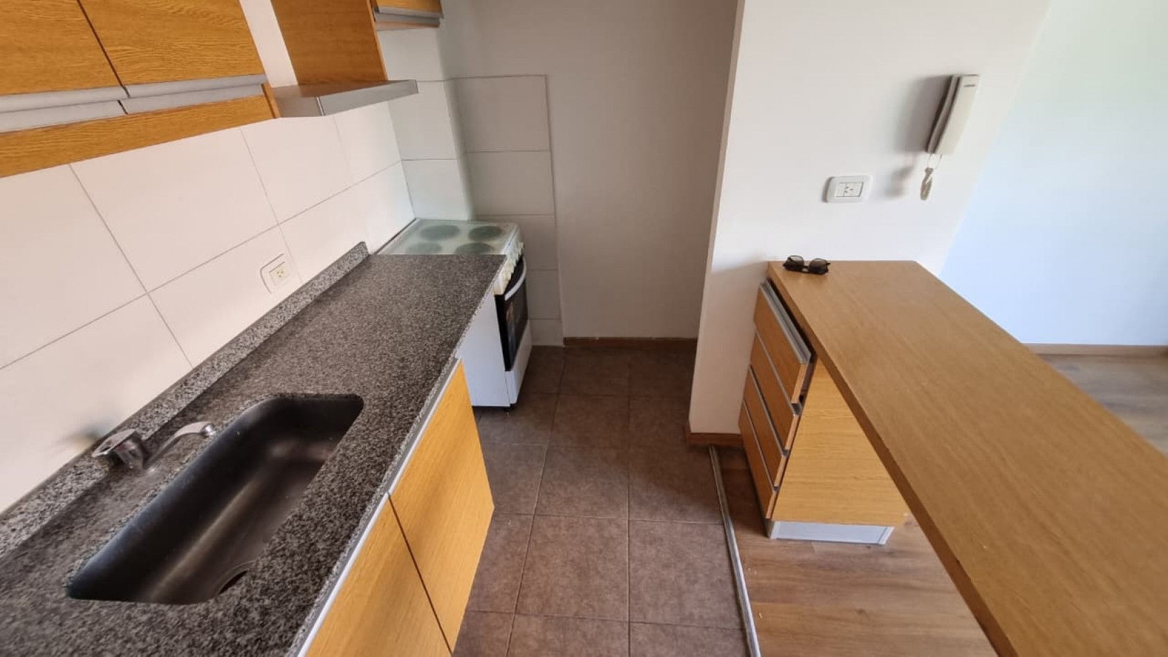 Monoambiente con cochera en Moron Sur