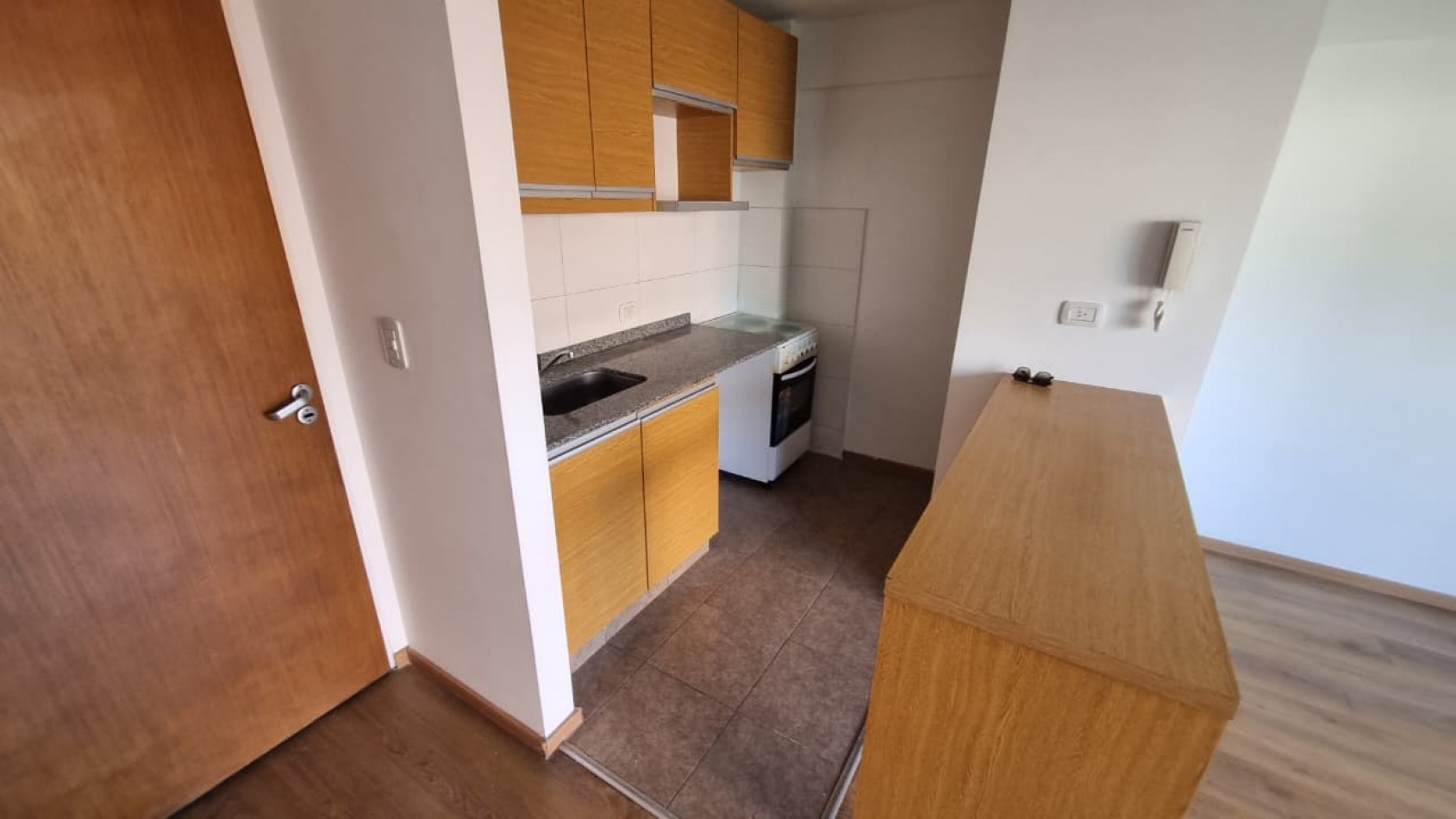 Monoambiente con cochera en Moron Sur