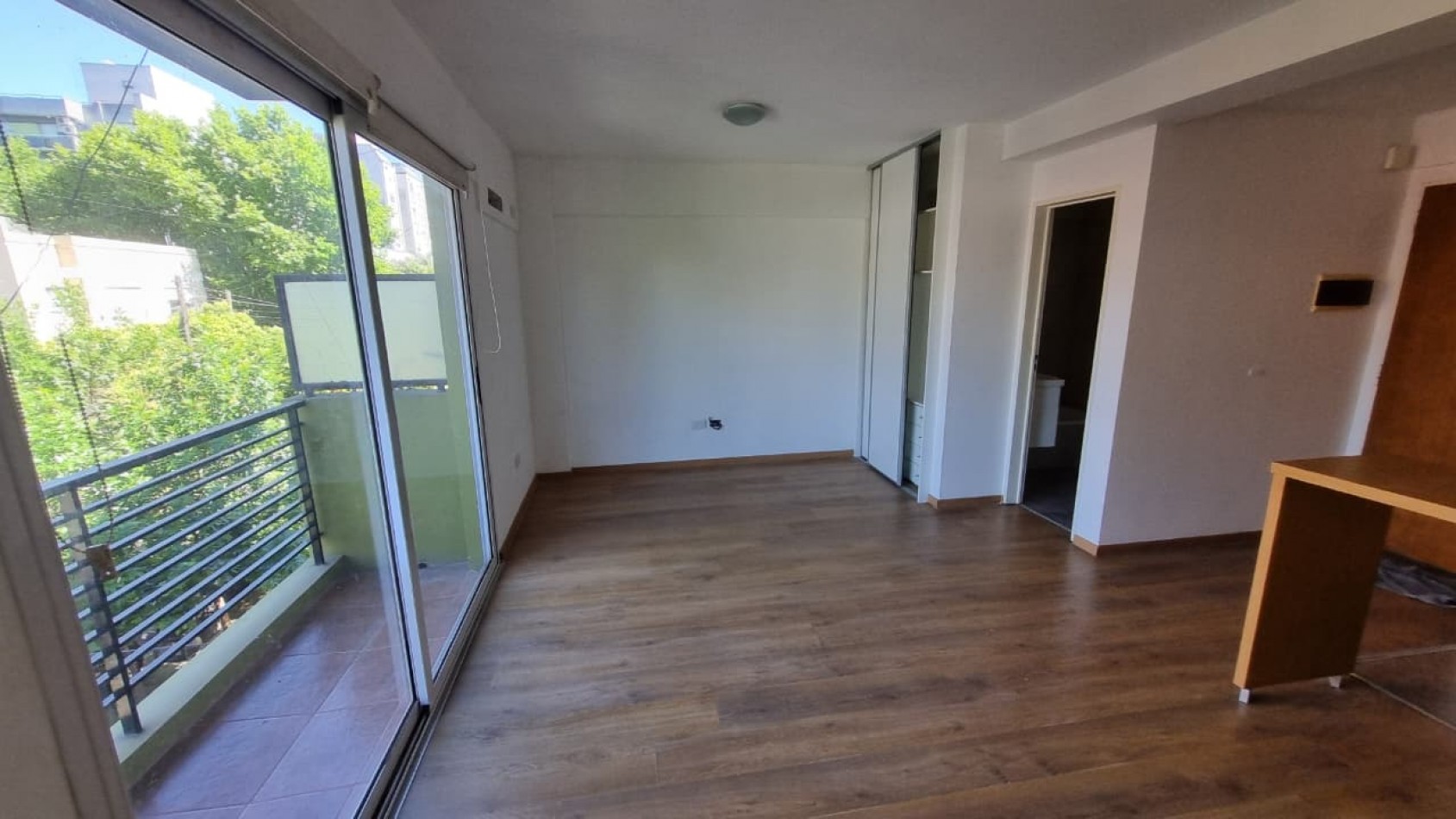 Monoambiente con cochera en Moron Sur