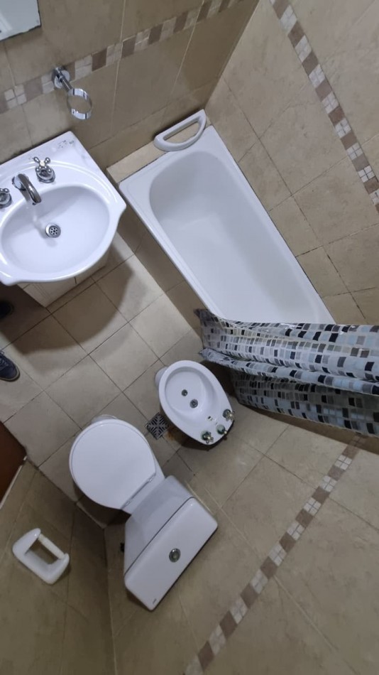 Departamento de 2 amb. con cochera descubierta en Moron Sur