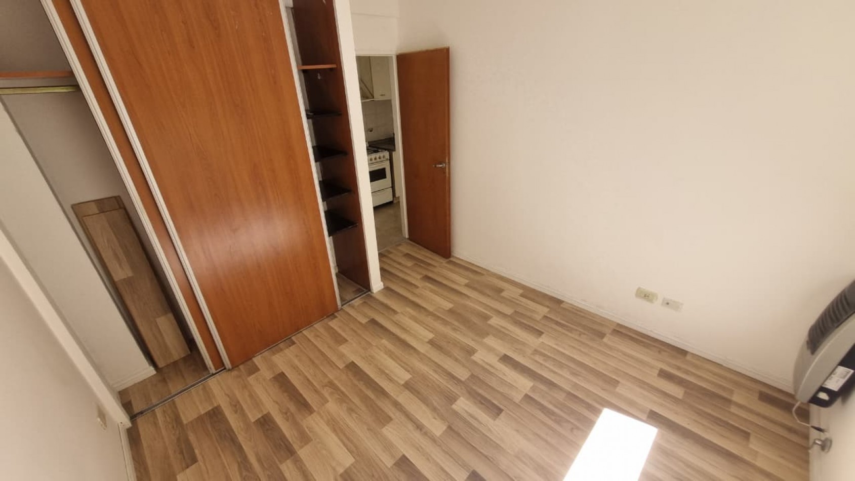 Departamento de 2 amb. con cochera descubierta en Moron Sur