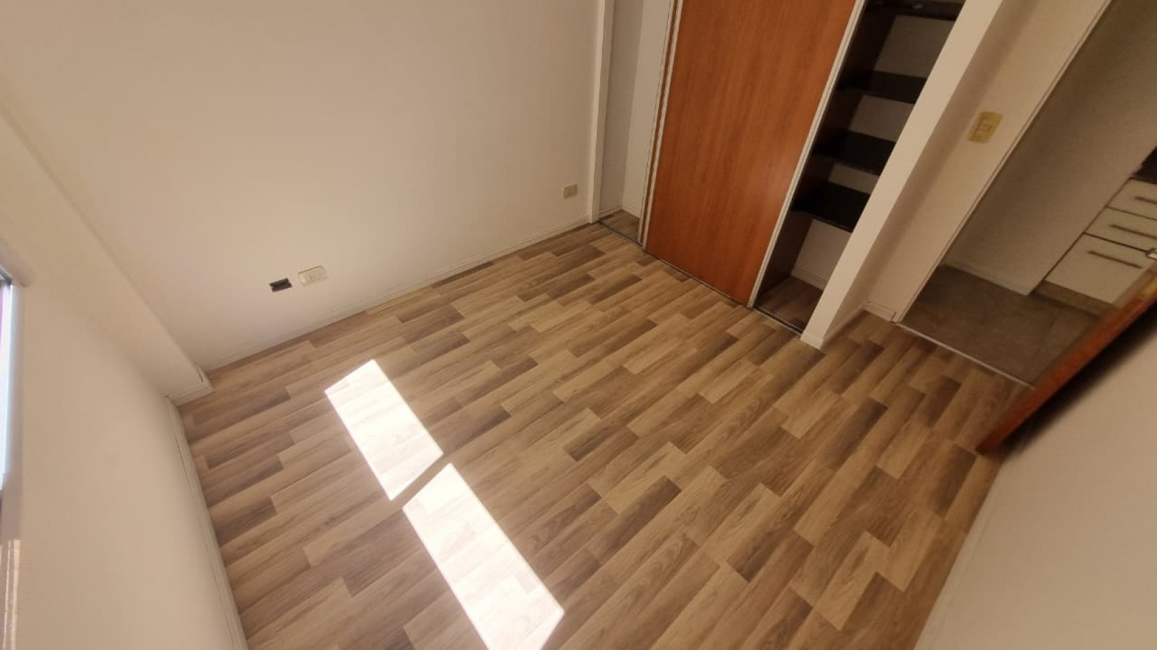 Departamento de 2 amb. con cochera descubierta en Moron Sur