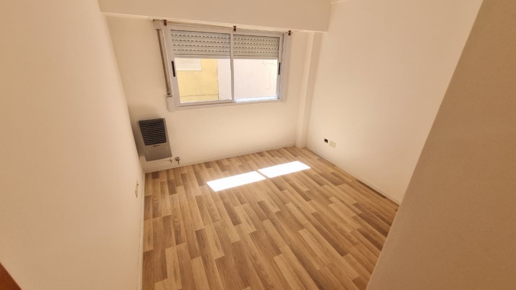 Departamento de 2 amb. con cochera descubierta en Moron Sur