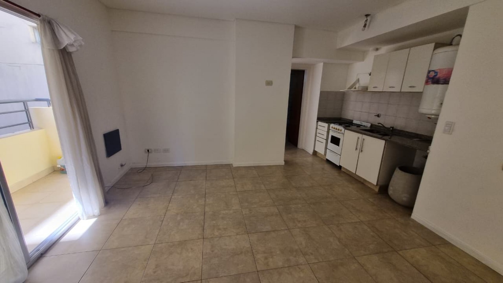 Departamento de 2 amb. con cochera descubierta en Moron Sur