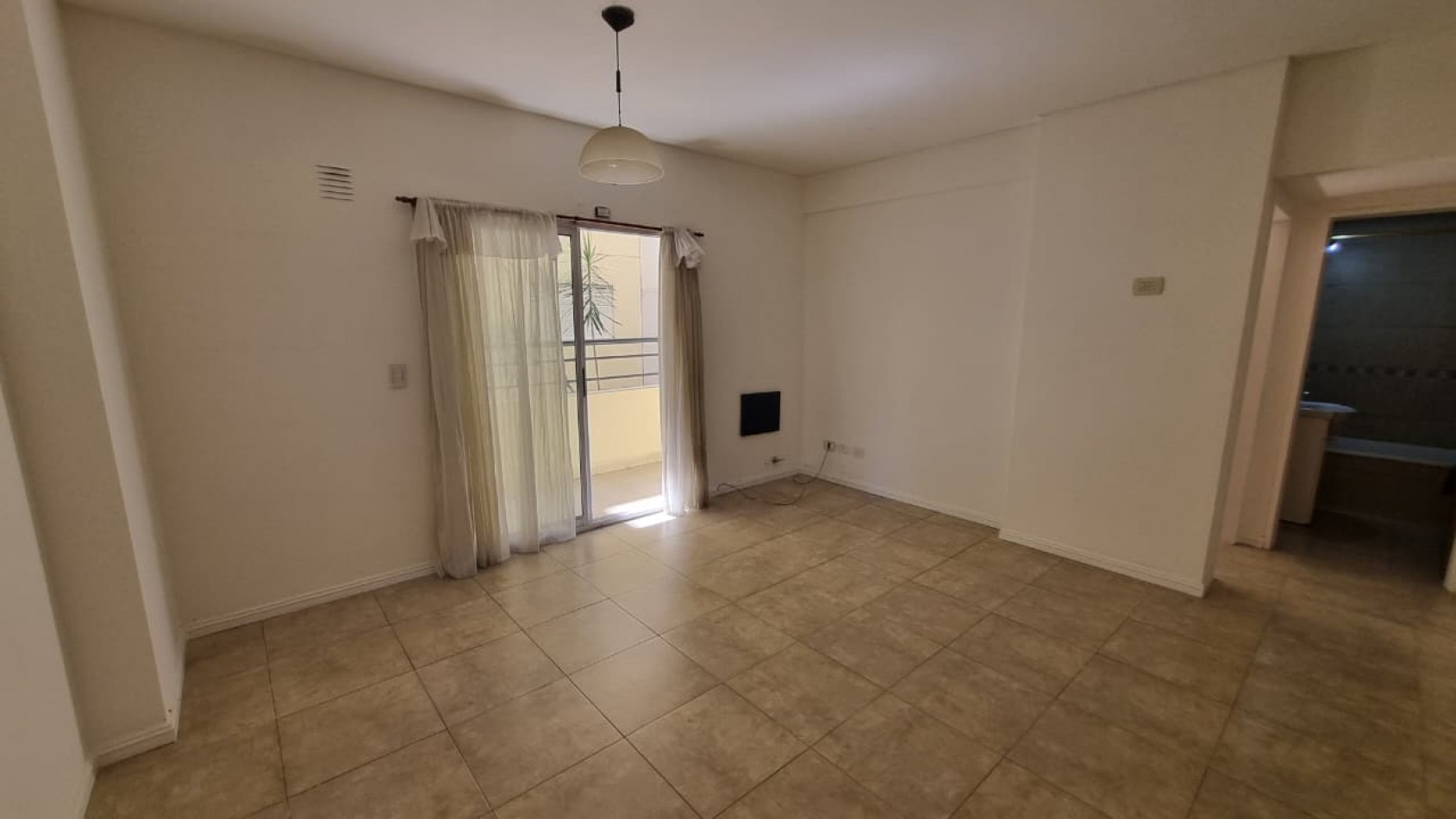 Departamento de 2 amb. con cochera descubierta en Moron Sur