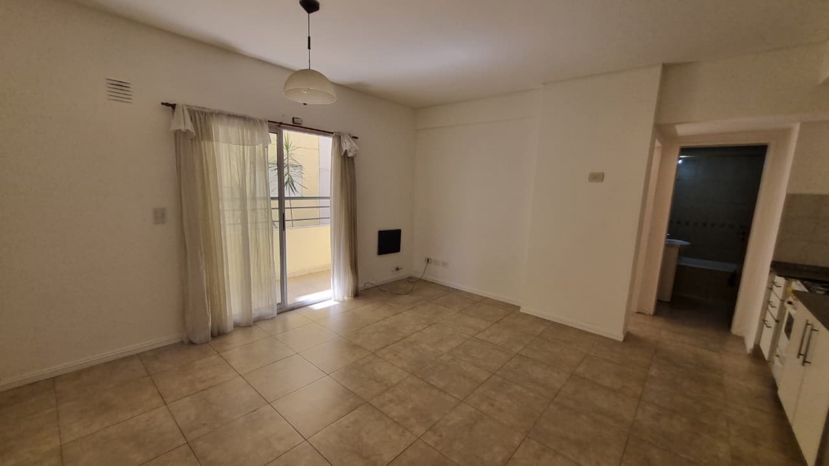 Departamento de 2 amb. con cochera descubierta en Moron Sur