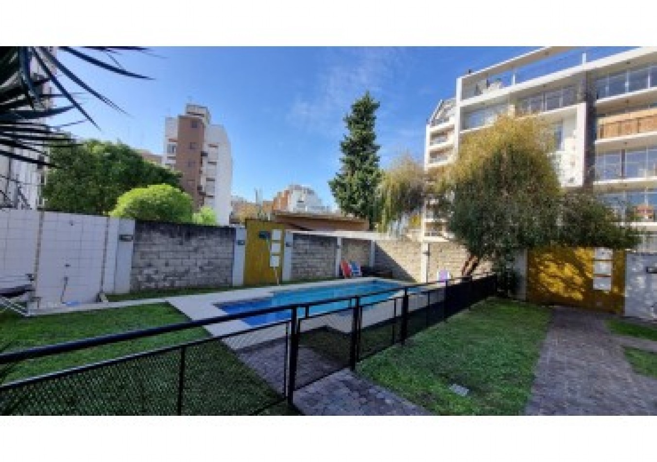 Departamento de 2 ambientes con cochera descubierta en Castelar Sur