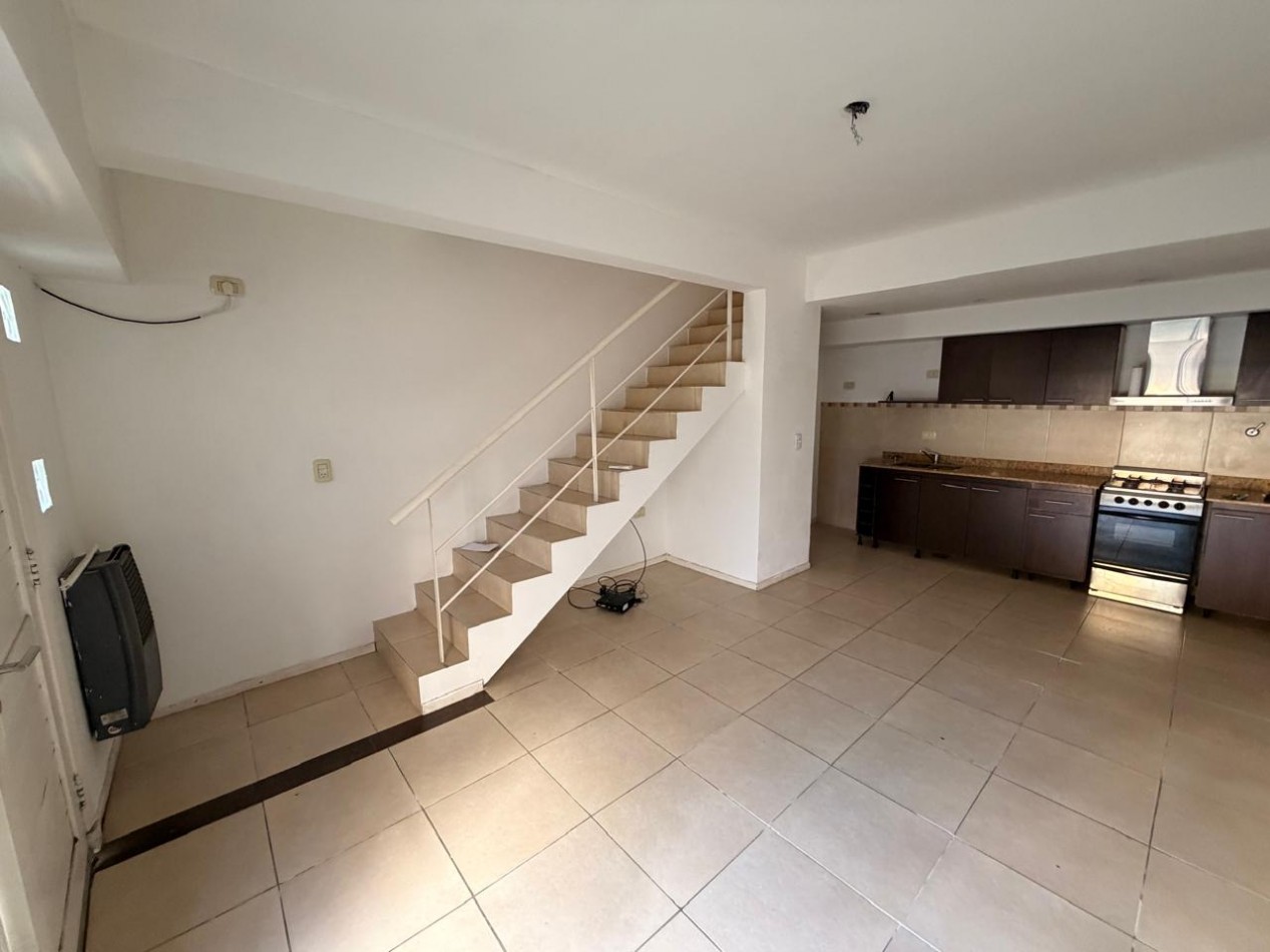 Departamento de 2 ambientes con cochera descubierta en Castelar Sur