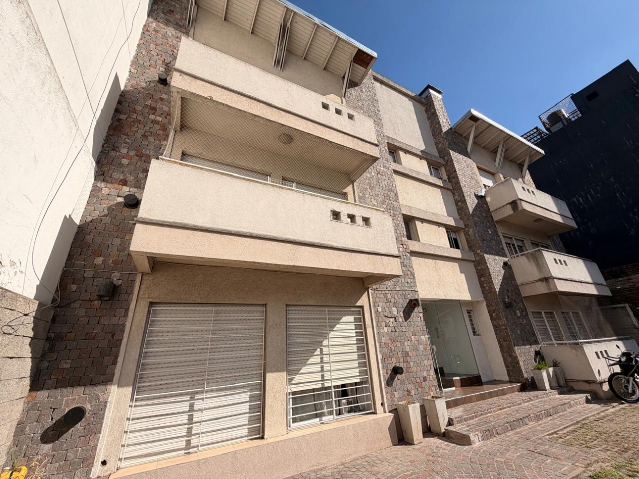 Departamento de 2 ambientes con cochera descubierta en Castelar Sur