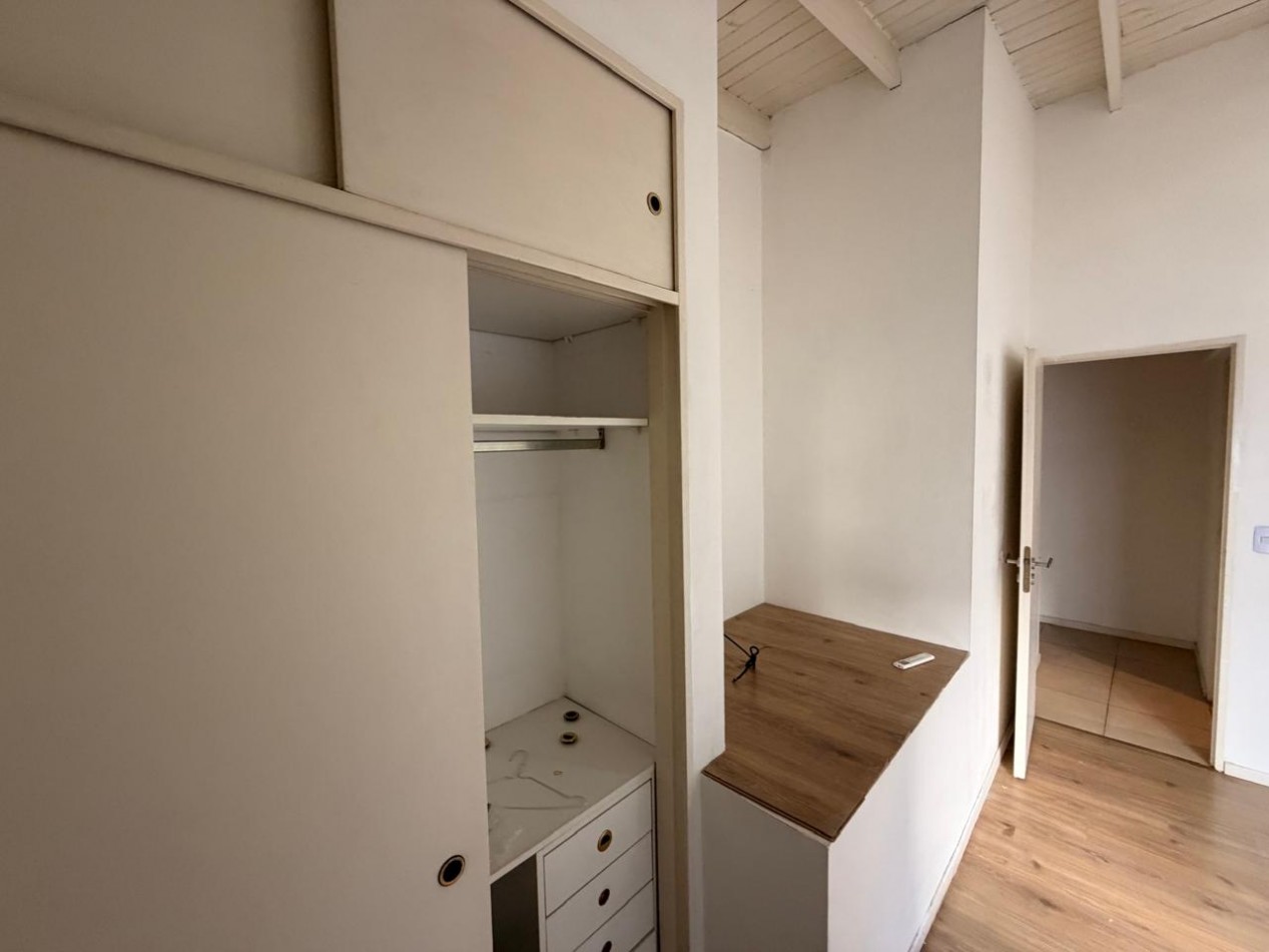 Departamento de 2 ambientes con cochera descubierta en Castelar Sur