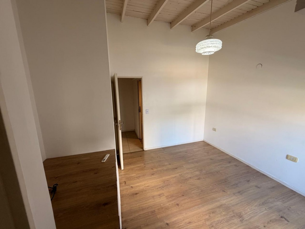 Departamento de 2 ambientes con cochera descubierta en Castelar Sur