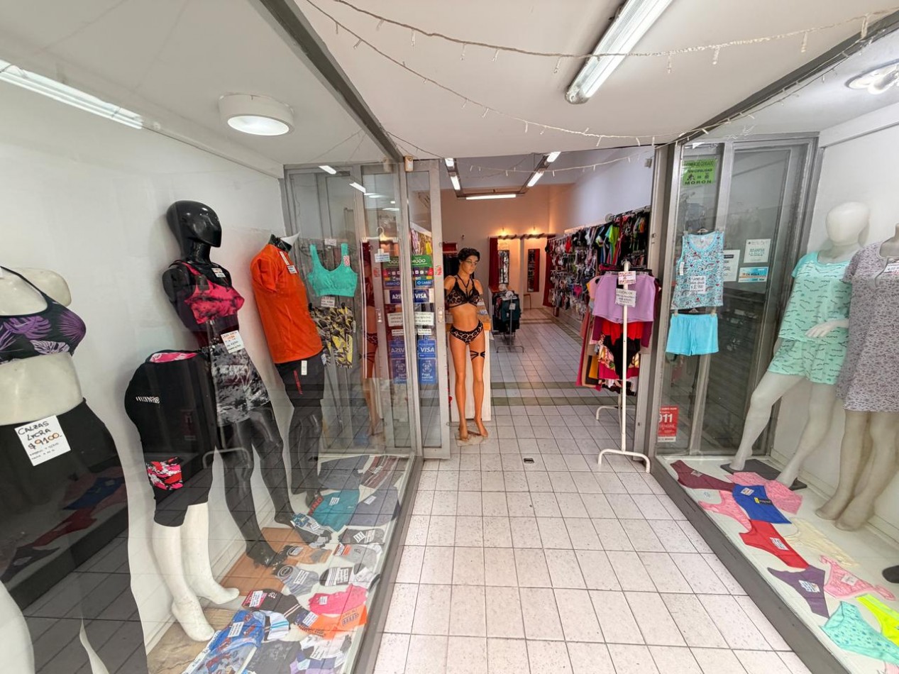 Venta de local a la calle en excelente ubicacion de Castelar Sur