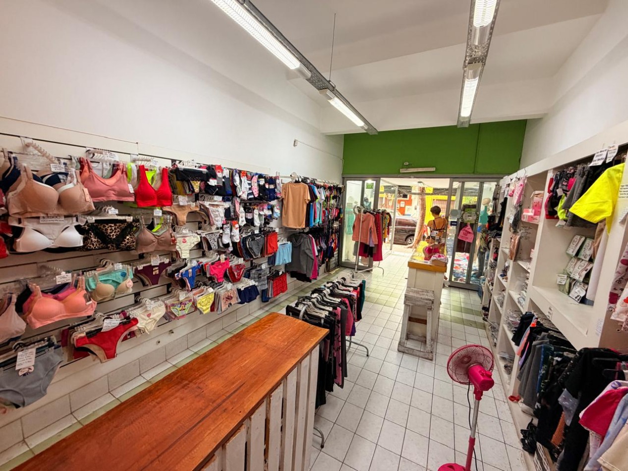 Venta de local a la calle en excelente ubicacion de Castelar Sur