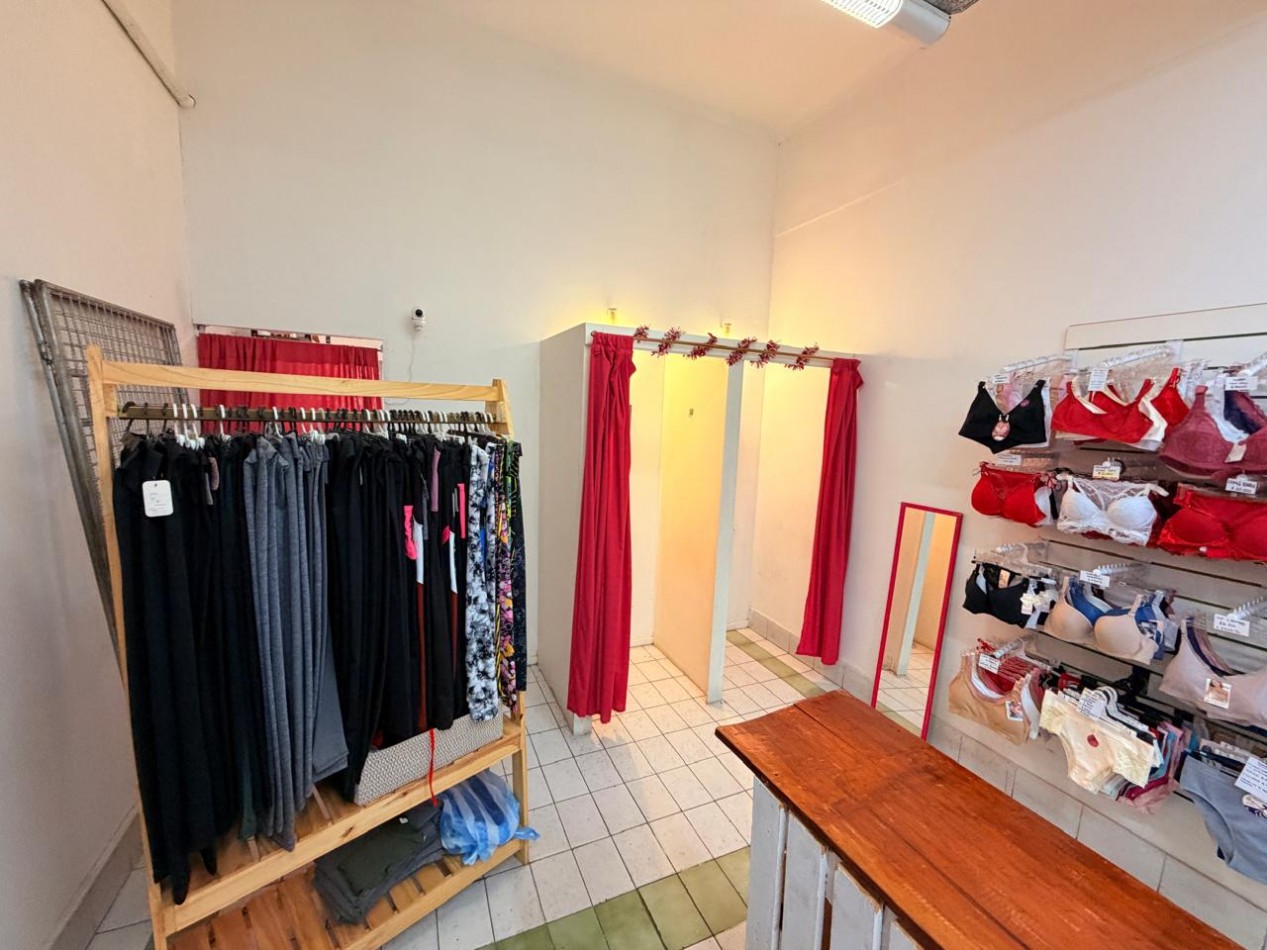 Venta de local a la calle en excelente ubicacion de Castelar Sur