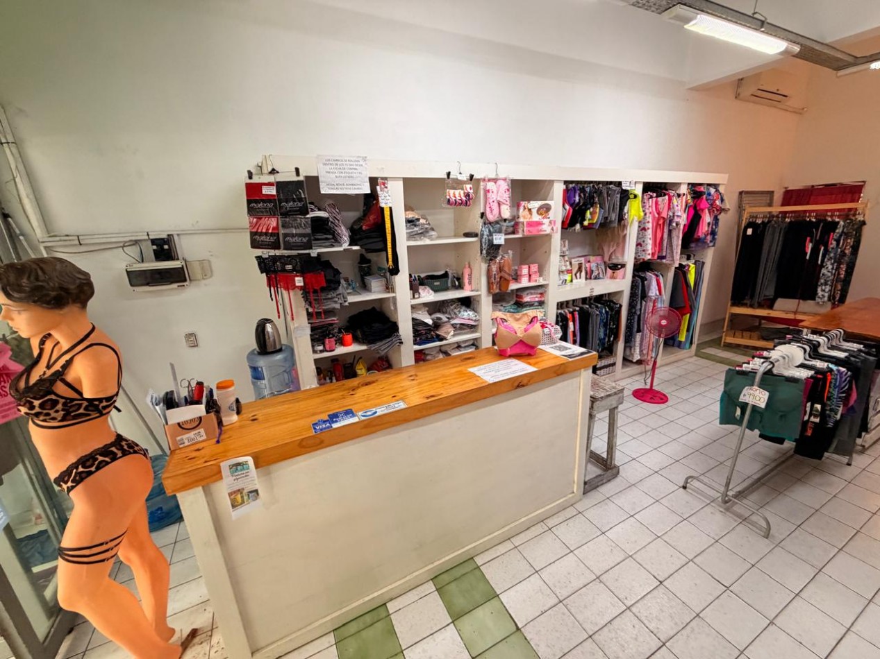 Venta de local a la calle en excelente ubicacion de Castelar Sur