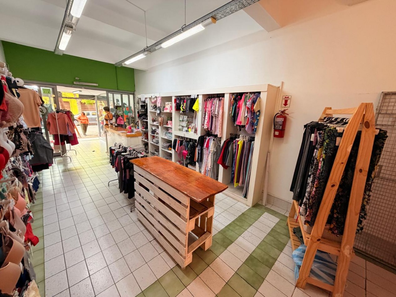 Venta de local a la calle en excelente ubicacion de Castelar Sur
