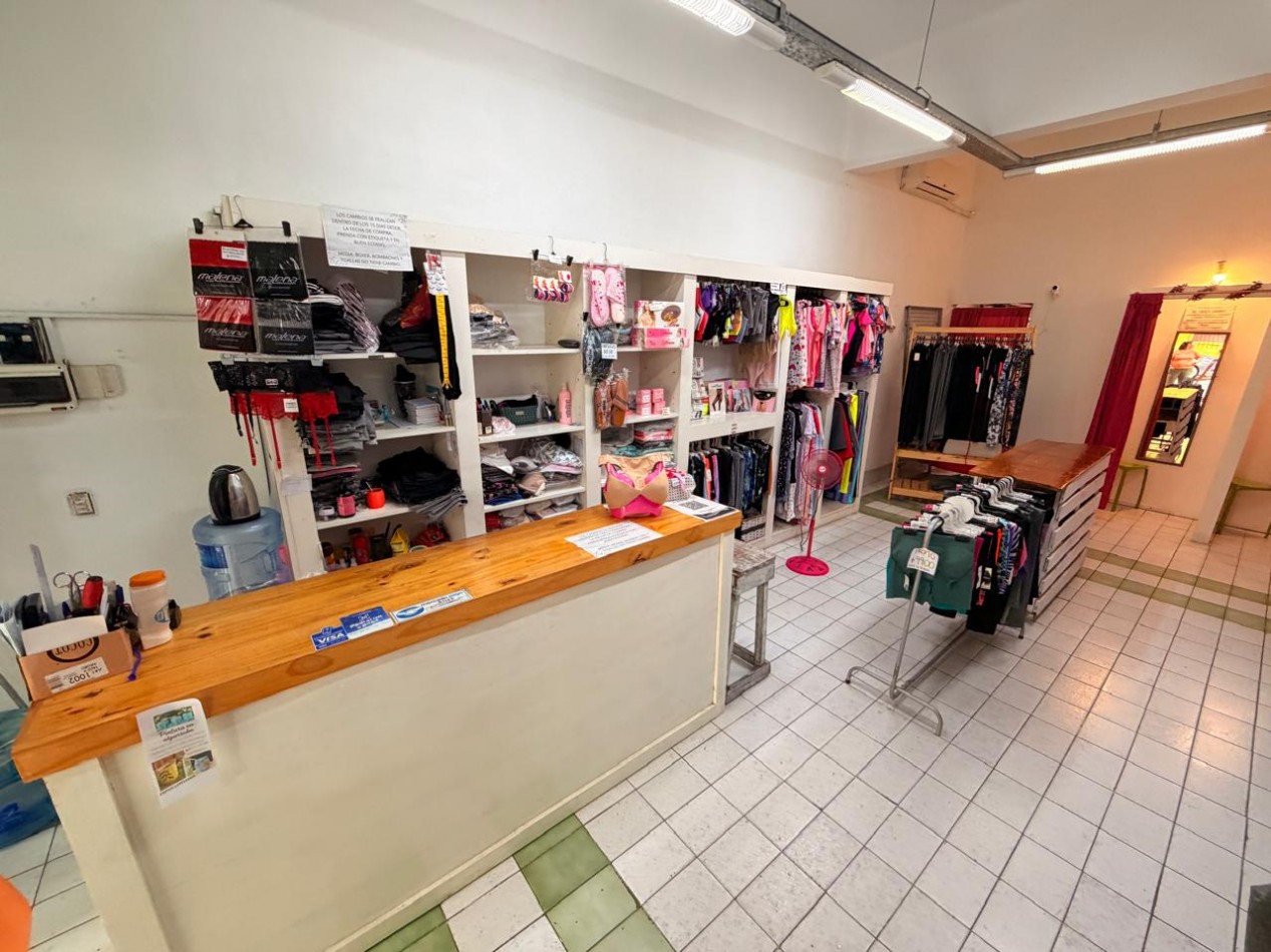 Venta de local a la calle en excelente ubicacion de Castelar Sur