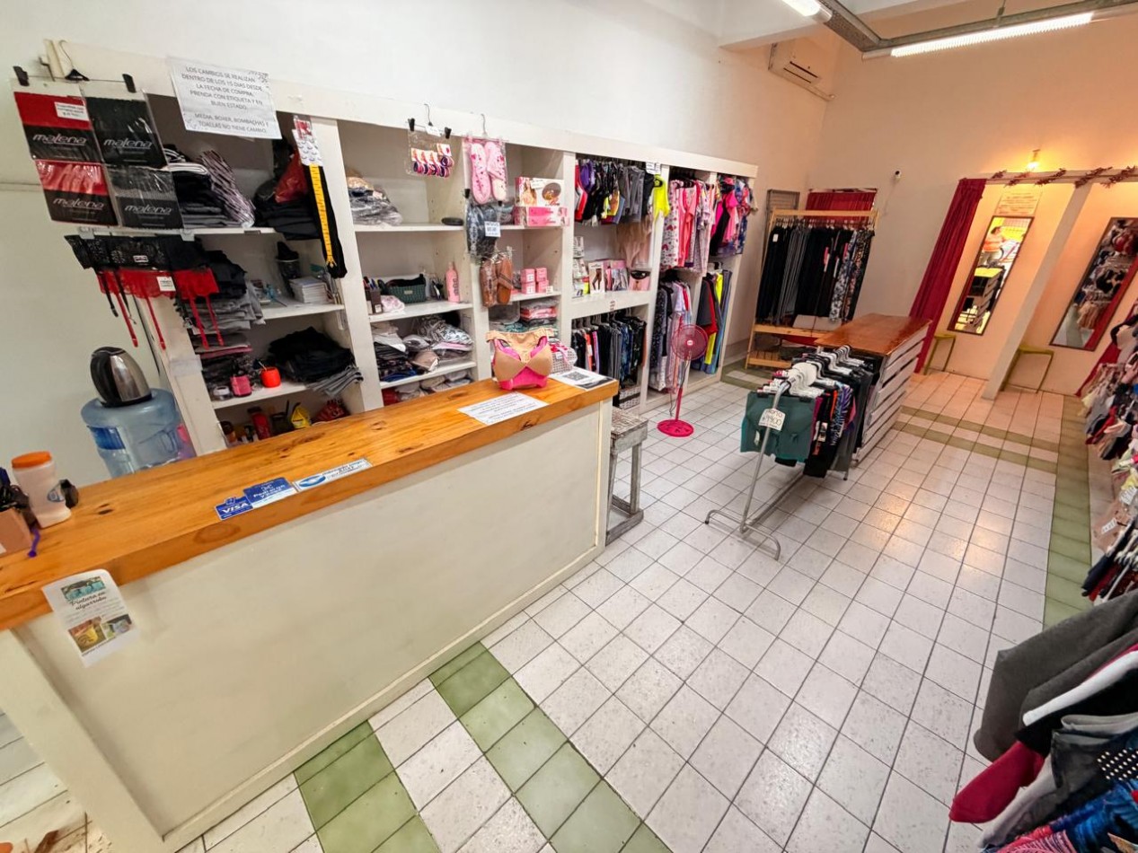 Venta de local a la calle en excelente ubicacion de Castelar Sur