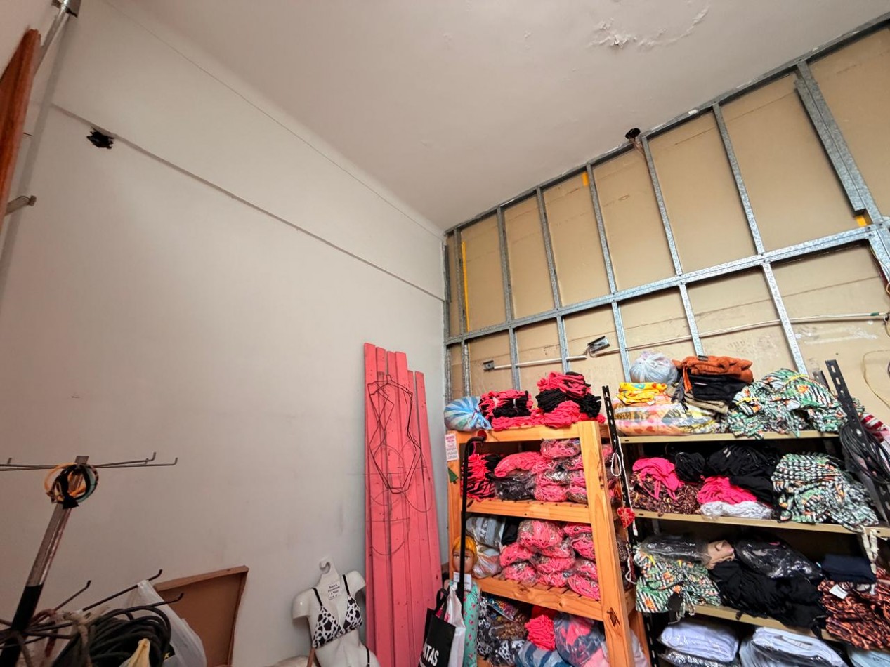 Venta de local a la calle en excelente ubicacion de Castelar Sur