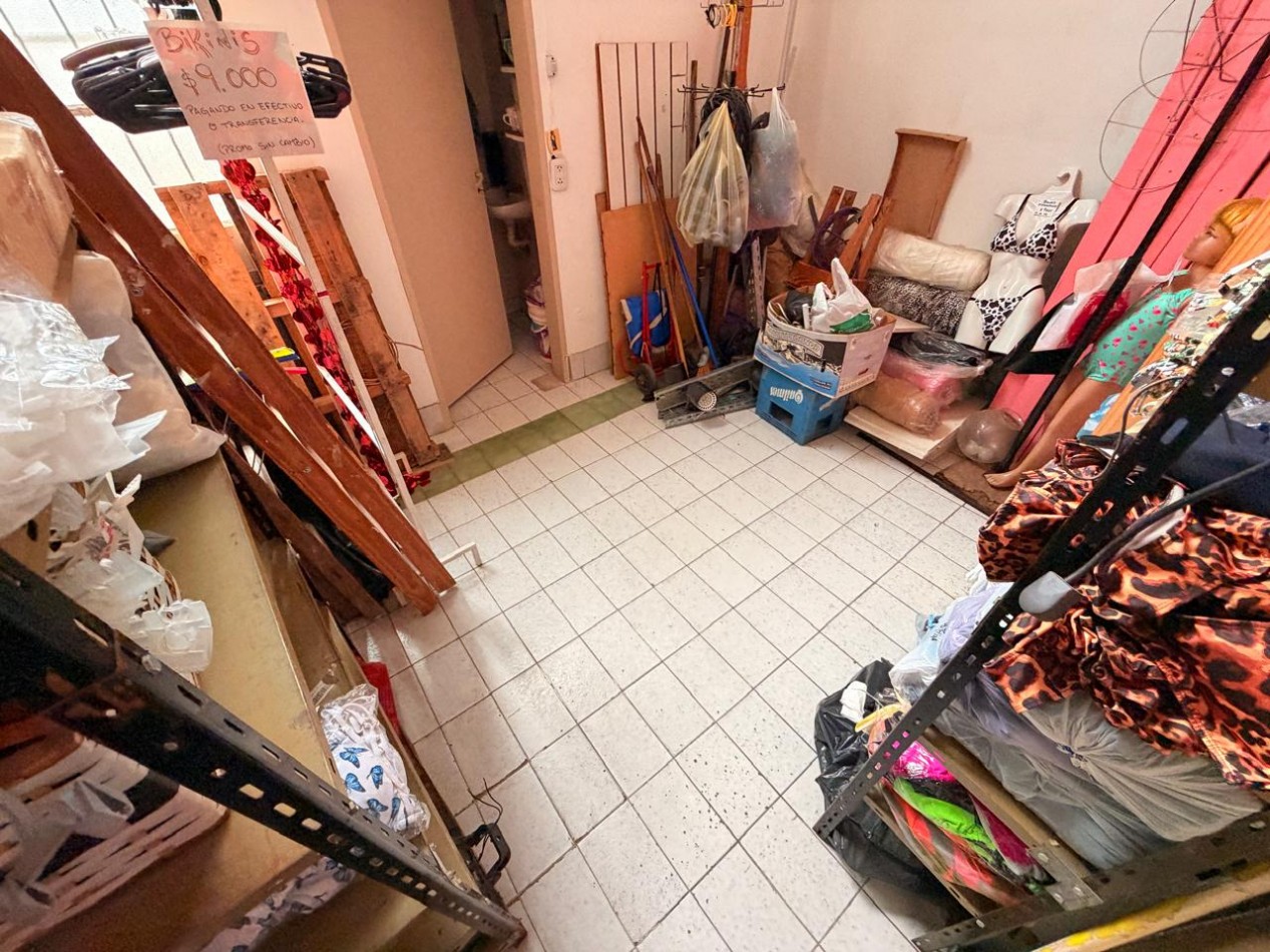 Venta de local a la calle en excelente ubicacion de Castelar Sur