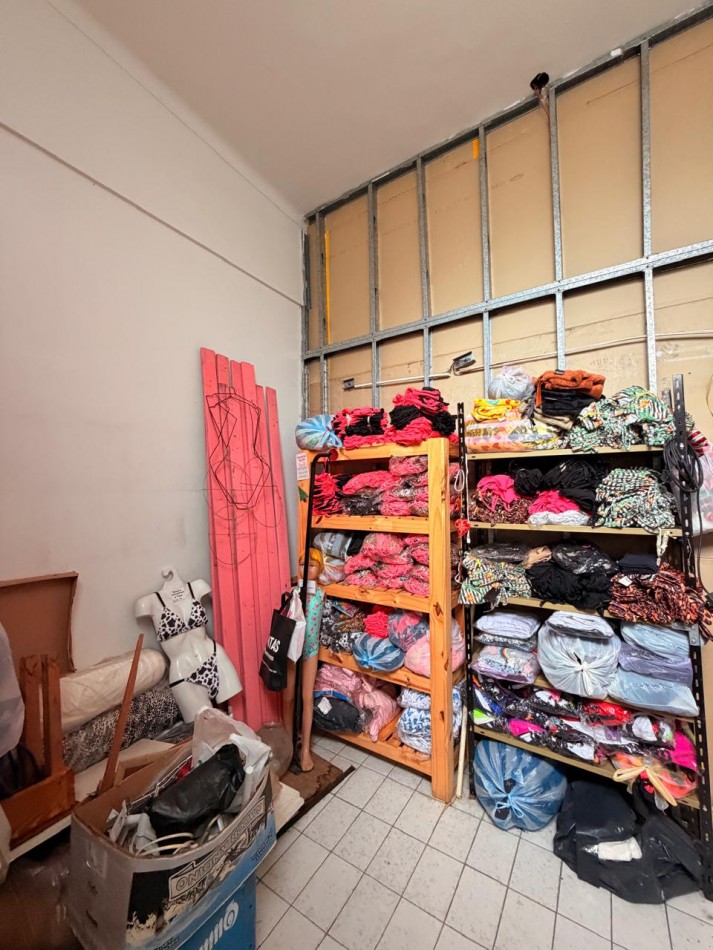 Venta de local a la calle en excelente ubicacion de Castelar Sur