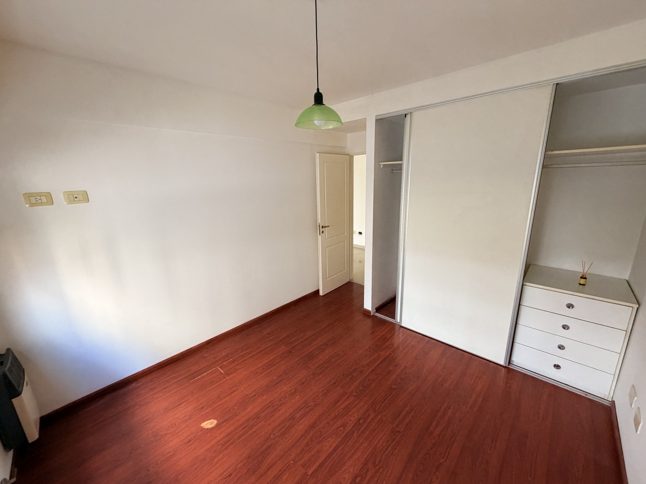 Alquiler departamento de dos ambientes Castelar - Semipiso