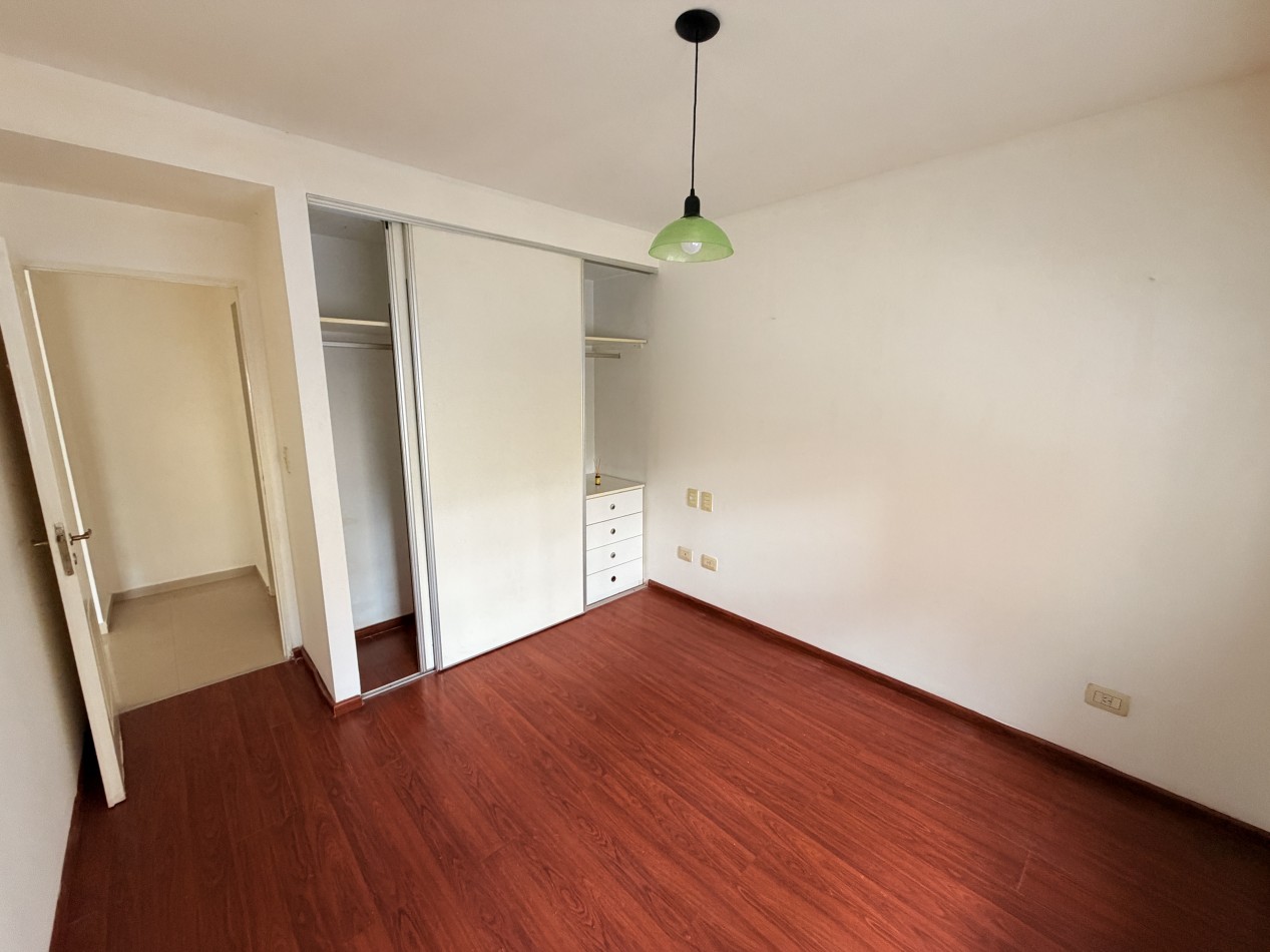 Alquiler departamento de dos ambientes Castelar - Semipiso