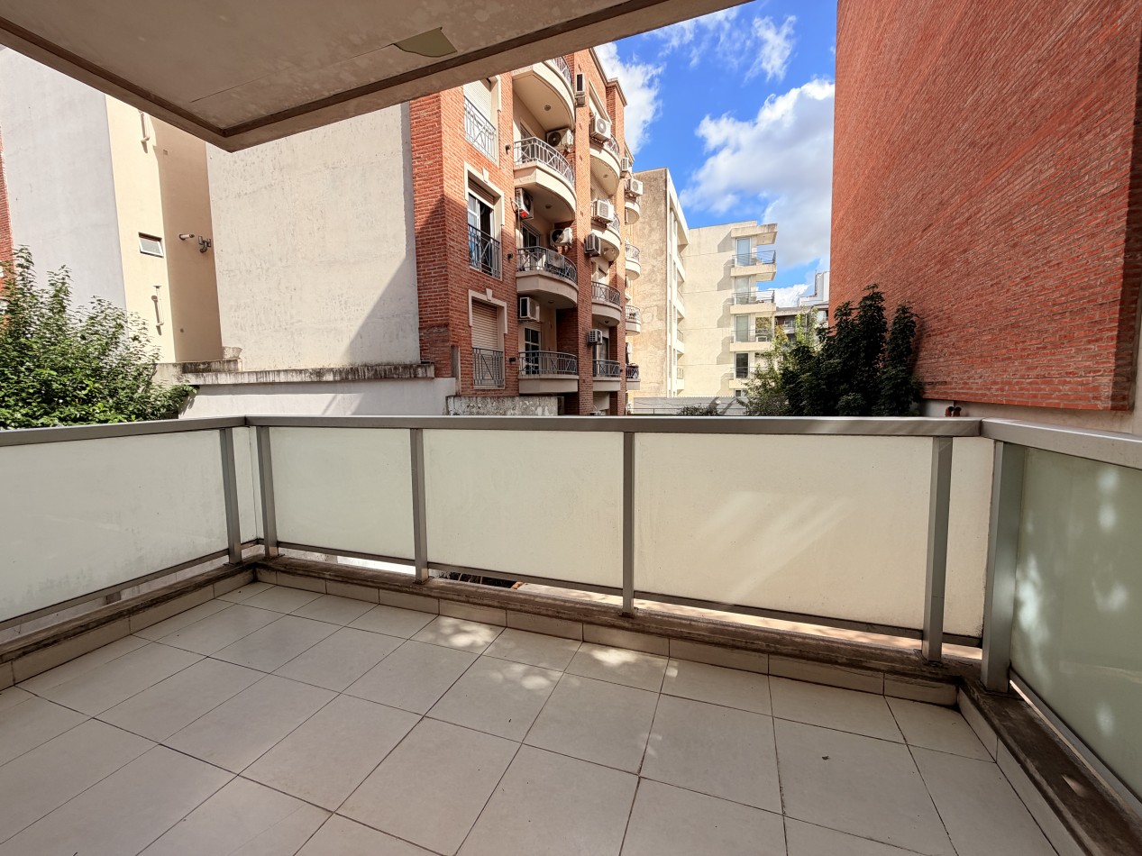 Alquiler departamento de dos ambientes Castelar - Semipiso