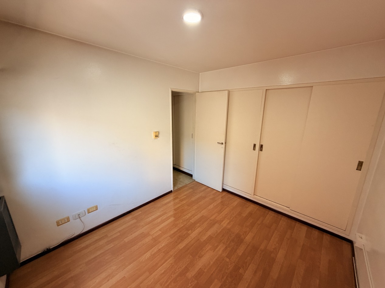 Venta de dos ambientes en Castelar