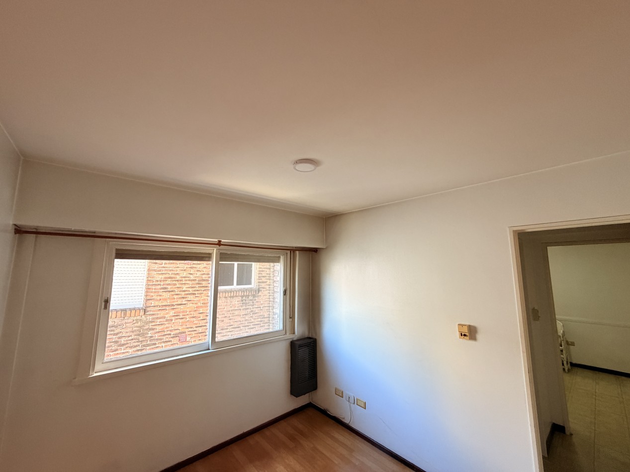 Venta de dos ambientes en Castelar