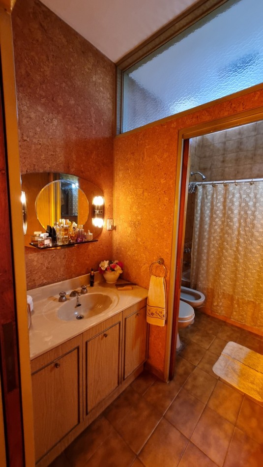 Venta casa en Villa Luzuriaga