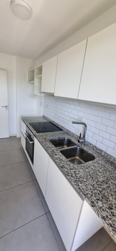 Alquiler departamento en Castelar Norte con cochera cubierta