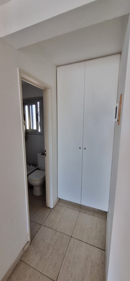 Monoambiente en venta en Castelar con cochera y terraza propia