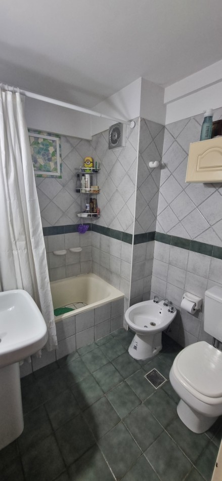 Venta de departamento de dos ambientes en Castelar
