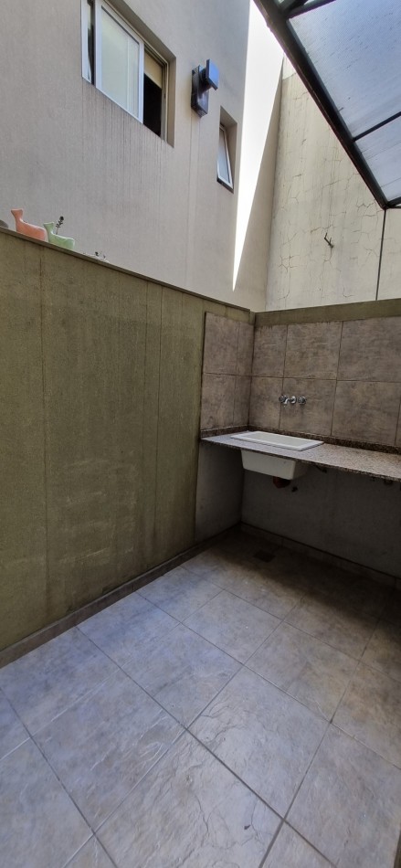 Departamento a la venta Castelar con patio, cochera y baulera