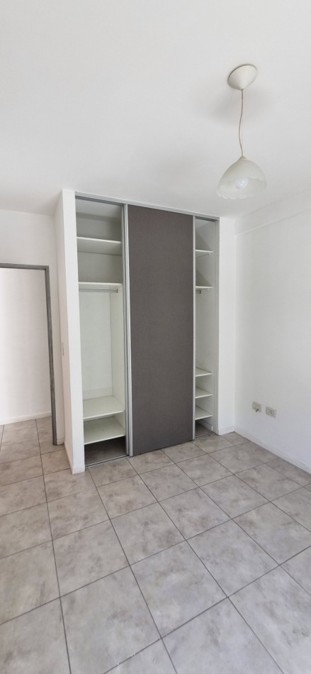 Departamento a la venta Castelar con patio, cochera y baulera