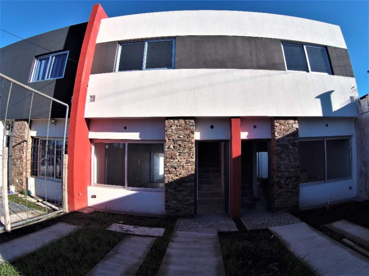 Duplex en venta de tres ambientes en Ituzaingo Norte