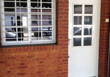 P.H. a la calle en Castelar Sur
