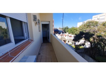 Departamento de tres ambientes a la venta en Castelar