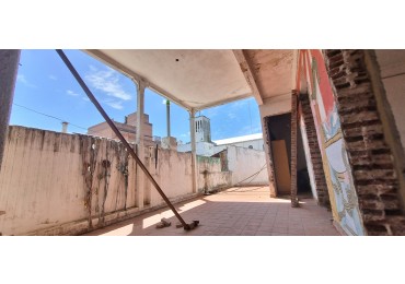 Departamento a reciclar en Castelar. Venta