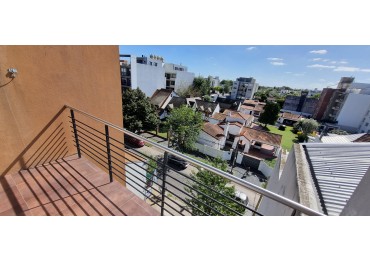 Monoambiente en venta en Castelar con cochera y terraza propia