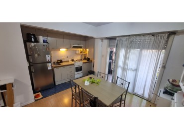 Venta de departamento de dos ambientes en Castelar