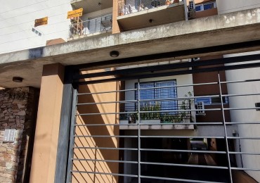 Departamento 2 amb. con cochera descubierta en Castelar Sur